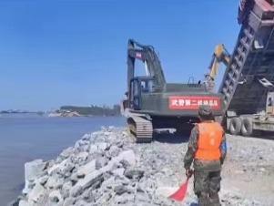 洞庭湖决口已封堵超129米，剩余距离97米