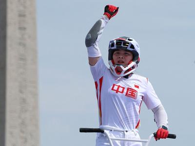 邓雅文夺得巴黎奥运会自由式小轮车女子公园赛金牌