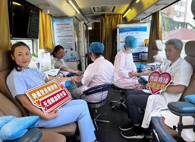 李沧区直机关各单位、医疗机构单位开展无偿献血公益活动 100人献血154.5单位