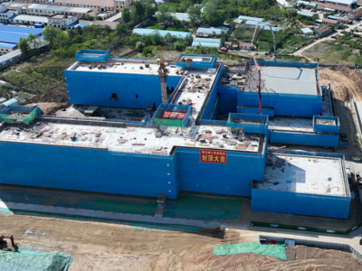 青岛西海岸新区海王路小学西校区（烟台路小学）主体封顶，预计明年8月完工