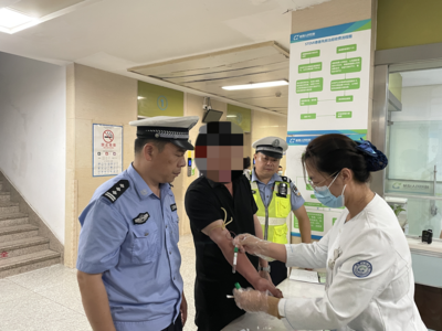 俩酒司机被查，一个酒后开车送朋友，一个遇夜查“闯关”