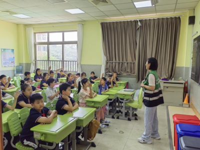 树榜样 创文明 “橄榄绿”走进金门路街道三明路社区垃圾分类知识课堂