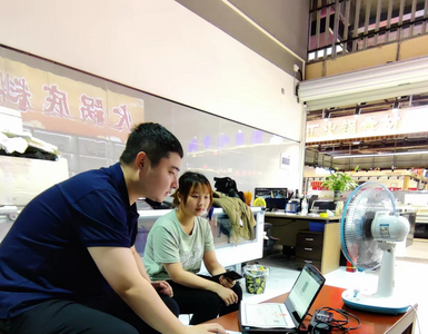 市场业户“足不出户”实现“摊前办证”，市北将审批窗口“搬”进农贸市场