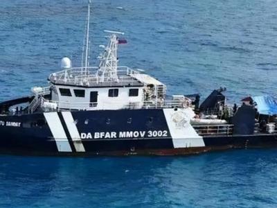 菲律宾船只非法冲闯我南沙群岛仙宾礁附近海域，中国海警依法依规采取管控措施