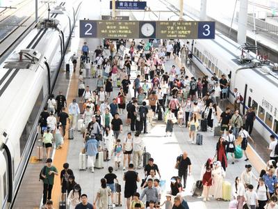 全国铁路暑运累计发送旅客超8亿人次