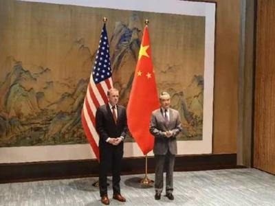 王毅会见沙利文