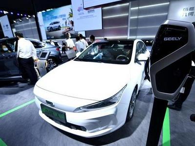 2024年7月新能源乘用车国内月度零售销量首次超过燃油乘用车