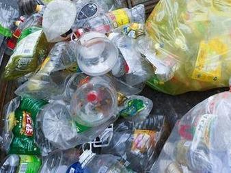 空牛奶盒空笔芯热卖：警惕教育形式主义