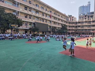 多地延长课间时长　如何真正让孩子们放心“动起来”？