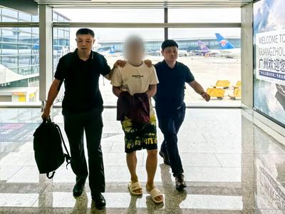 一名潜逃柬埔寨的犯罪嫌疑人被押解回国