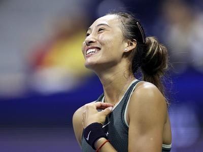 再胜维基奇！郑钦文连续两年跻身美网八强