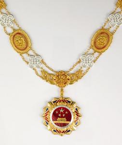 平凡铸就伟大，英雄来自人民！山东4人分别获得国家勋章和国家荣誉称号