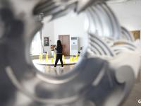 共赴青蓝之约！山东工艺美术学院美术作品展在市雕塑馆展出