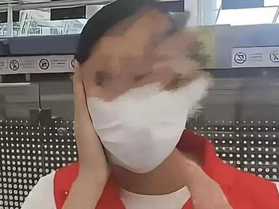 网红强迫深圳机场志愿者摘口罩，警方通报：行拘