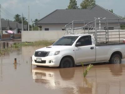 泰国多地洪灾，被困清迈的上百中国游客安全转移