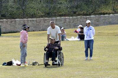 高龄老人如何饮食？软烂可以，清淡不宜，青岛市疾控中心提醒→
