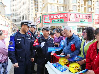 少一点陋习、多一份安全！青岛交警持续开展道路交通安全宣讲