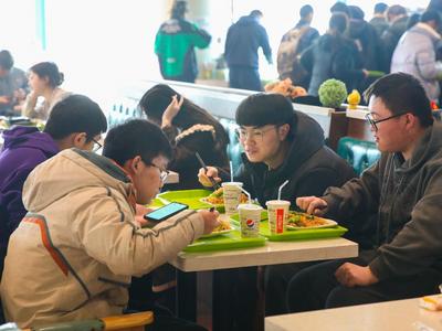 学校复用的餐饮具如何做好清洗消毒工作？新规有明确
