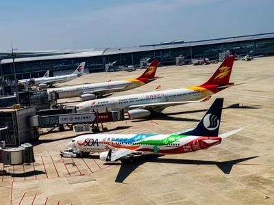 花钱买机票还要花钱选座？航空公司大量锁座背后→