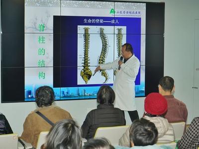 青岛新100产业园举行“大雪时节话健康”中医公益讲座与义诊活动