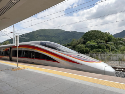 全国铁路年发送旅客首次突破40亿人次