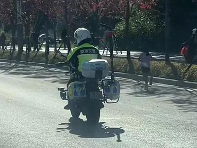 6岁女孩跑完42公里全马？组委会回应：其父不顾裁判多次阻拦让女儿违规蹭跑