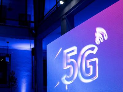 我国5G移动电话用户数突破10亿户