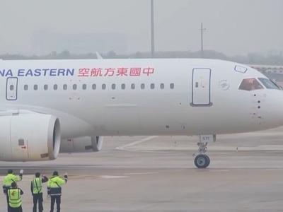 C919“汉沪快线”首航，旅客在飞机上仍能连Wi-Fi打游戏、看电影