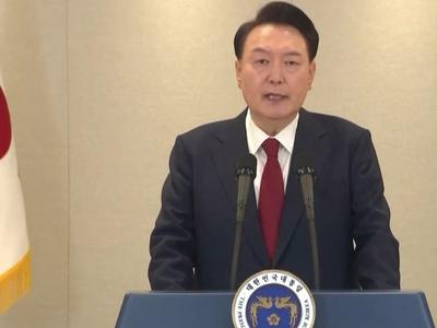 韩国宪政史上首位在任总统出席弹劾案庭审辩论，尹锡悦现身宪法法院