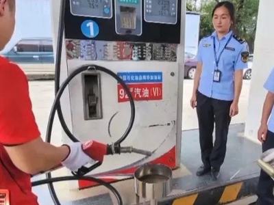 每加一箱油被偷走1.5升！有些加油站这样“偷油”→
