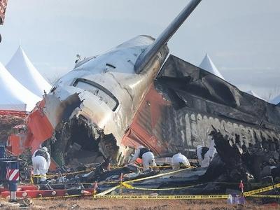 韩国济州航空失事客机残骸在调查过程中起火