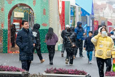 受降雪和路面结冰影响，多条公路路段封闭