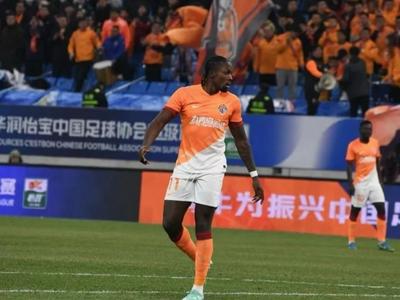 青岛三雄在列！49家俱乐部获2025赛季中国足球职业联赛准入资格