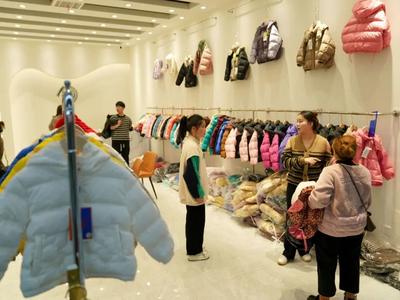 羽绒服买了没几年怎么不保暖了？很多人做错这两点