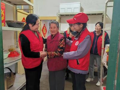 从下岗女工变“送岗顶流”，她帮近40万人次找到“生命光华”