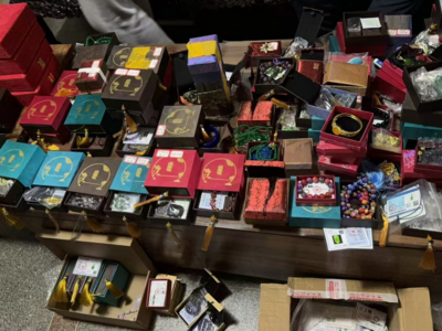 花几十万元买假藏品！什么直播间在硬控老年人？