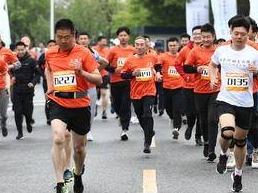 一个参赛名额被炒到两千，马拉松赛事管理不能松垮
