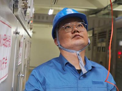 母亲皮肤90%烧伤，儿子两次割皮救母！他的孝行让全网泪目