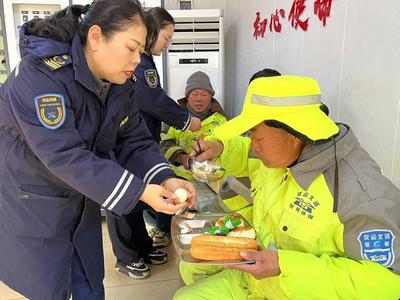 腊八粥暖，人心更暖！年味渐浓，青岛这处爱心候车室温情更浓！