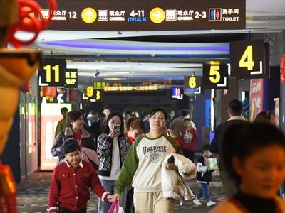 2025大年初一电影观影人次达3076.3万，显著超过去年同期水平