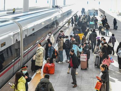 春运首日全国铁路发送旅客1039万人次，今天预计发送旅客1100万人次