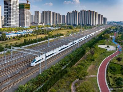 2024年国家铁路完成旅客发送量40.8亿人，同比增长10.8%