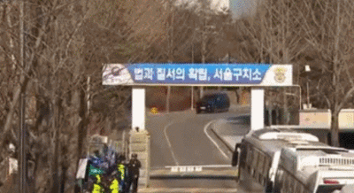 韩总统弹劾案庭审第四次公开辩论开始，尹锡悦本人出席