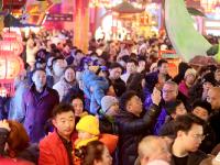 挤不动！根本挤不动！大年初二明月·山海间热闹非凡