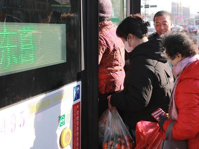 每逢大集调整发车频次！城阳巴士助力市民赶年集品年味