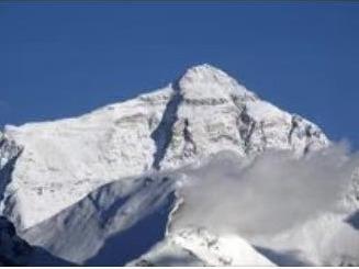 珠峰在地震中未发生雪崩等地质灾害