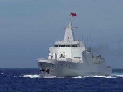 当山东舰遭外舰抵近侦察……“00后”舵手出手了
