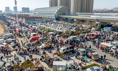 “产商文旅食娱”六位一体！青岛这个“服装夜市场”玩出新花样