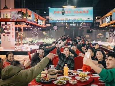 自提外带、年夜饭礼盒成新宠，蛇年年夜饭有哪些新风向？