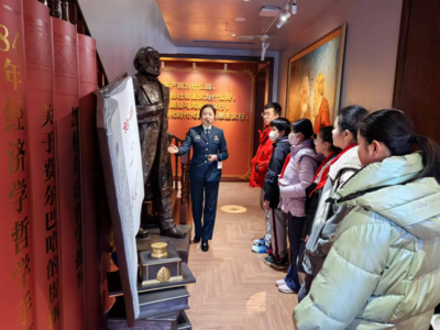 青岛嘉峪关学校六（5）中队开展马克思主义研学实践